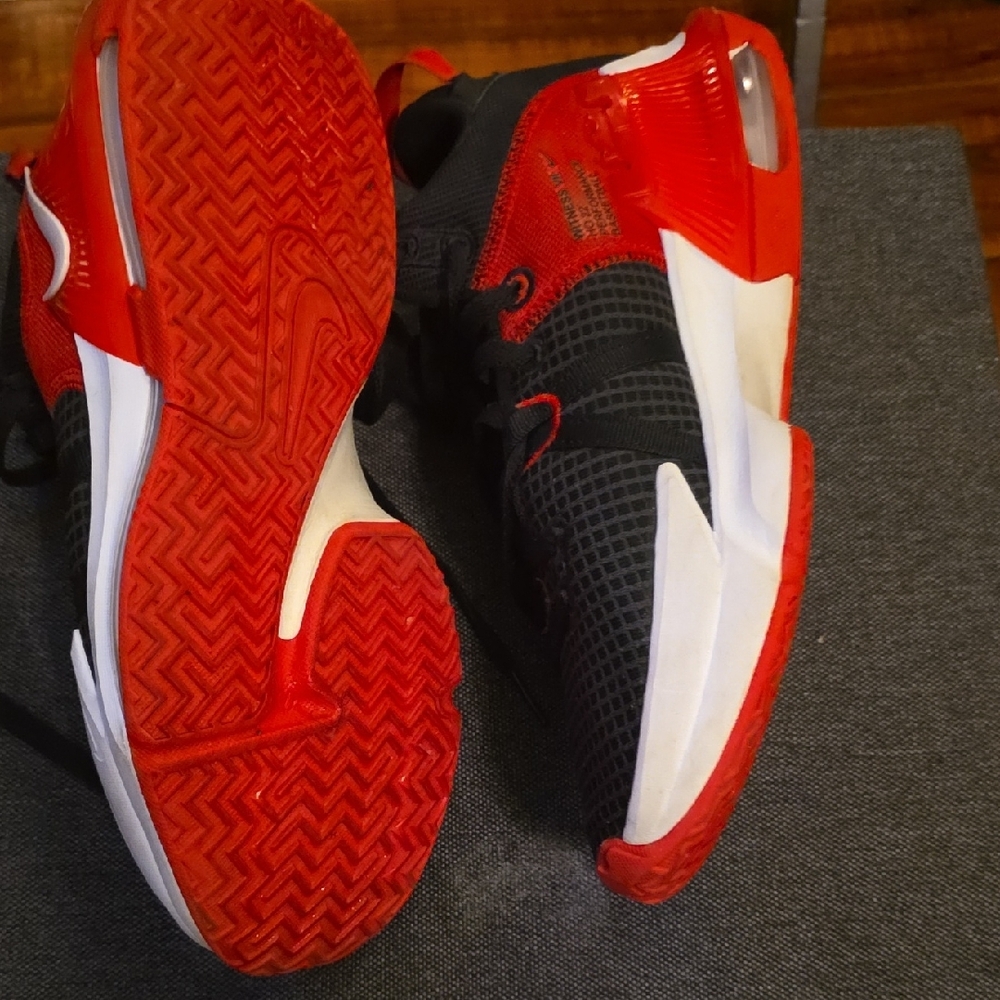 Lebron Witness VII  Black and Red Men's  Basketball Shoes. Mens Size 9. - Picture 9 of 11